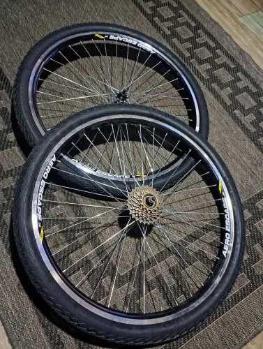 Vendo pneu com aro aero 26 Novo 