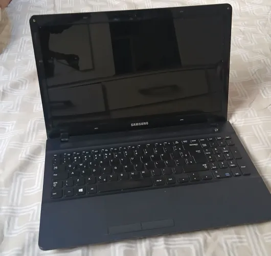 Vendo notebook Samsung modelo:NP270ESJ Superconservado Windows 8 tela grande e sem defeito
