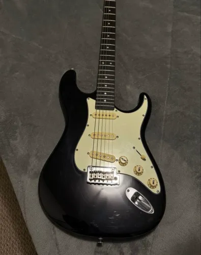 guitarra tagima stratocaster t635