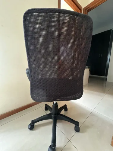 Cadeira de escritório giratória | R$ 150 | Excelente estado