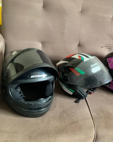 vende se dois capacetes