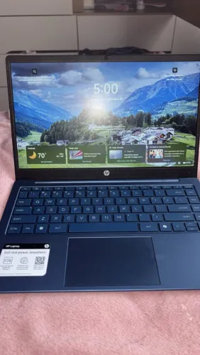 Notebook seminovo na cor azul por 1.500 reais a vista 