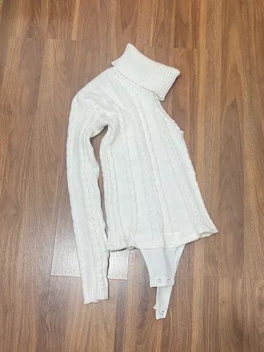 Body tricot gola alta e uma manga só LV STORE