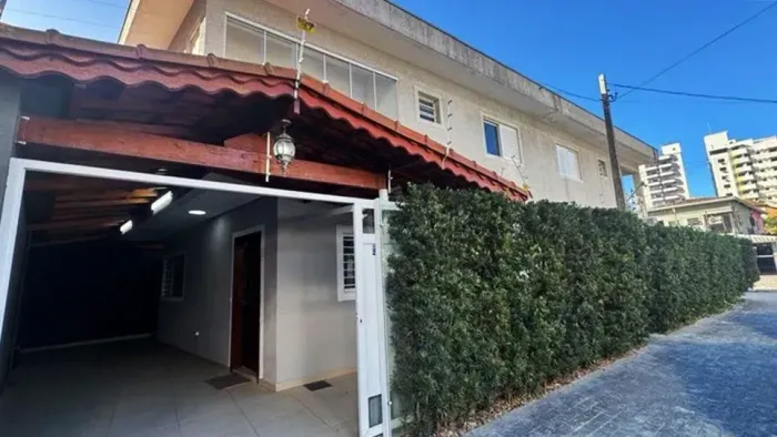 Sobrado para venda tem 100 m2 com 3 quartos em Guilhermina - Praia Grande - SP