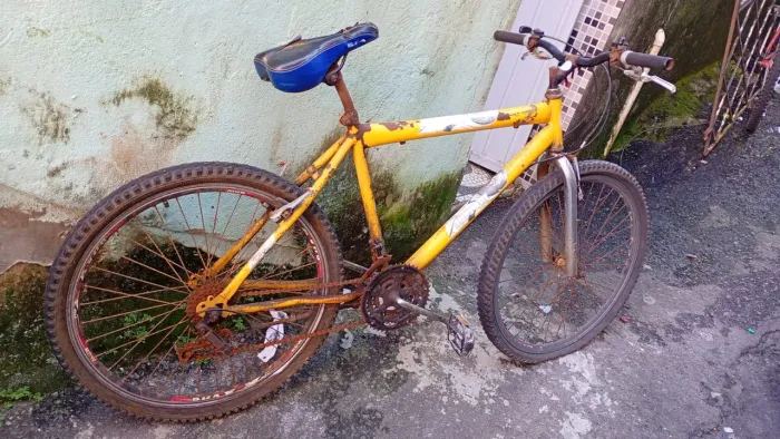 Bicicleta amarela