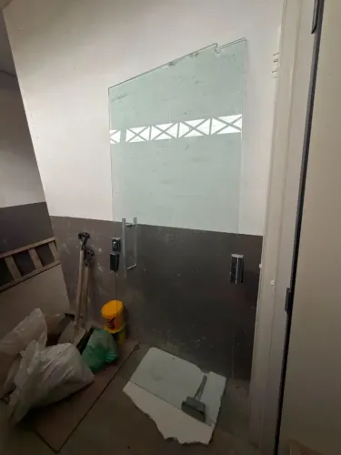 Porta de Vidro com fechadura e Articulador