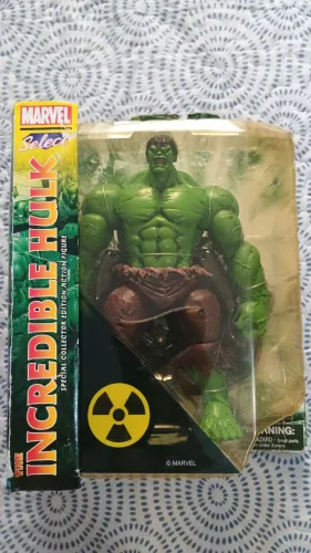 Boneco Marvel select incrível Hulk.