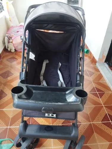 Vendo carrinho de bebê