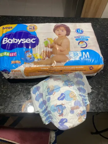 2 PACOTES DE FRALDA BABYSEC TAMANHO M 