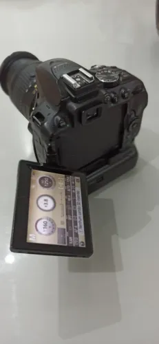 Câmera Nikon 5300 com 18-55mm VR seminova