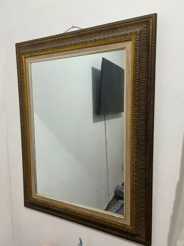 Espelho com moldura