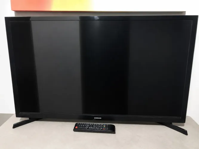 Tv Samsung 32 polegadas  Funciona perfeitamente  Não é smart   Acompanha controle   