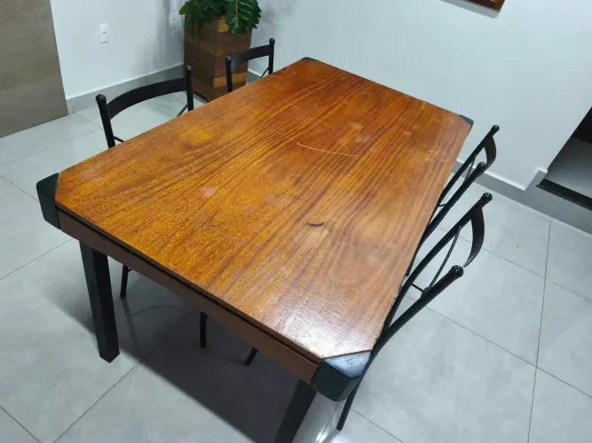 Mesa de madeira design industrial