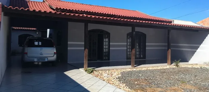 Alugo casa três quartos no Gravatá.