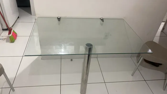 Mesa de vidro de canto