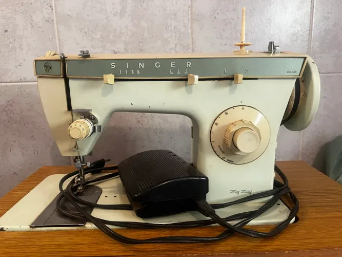 Máquina de costura Singer Zig zag 242