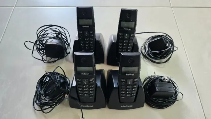 Kit 4 Telefones Sem Fio Intelbras TS 40 ID com Bases e Fontes