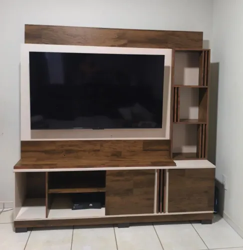 Rack para sala super conservada de madeira boa