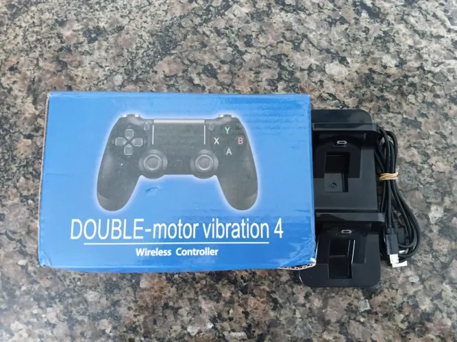 Controle Sem Fio para PS4 + Base Carregadora Dobe