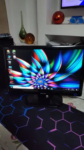 Monitor Philips 19 Polegadas, Suporte para HDMI, Com Cabos, Ótimo Estado, Tudo OK nele.