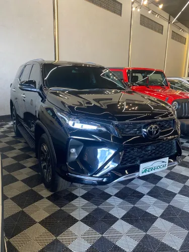Toyota Hilux SW4 SRX Plat. 4X4 2.8 TB Die. Aut. 2025