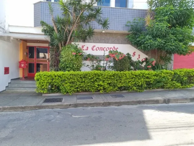 Apto 02 quartos centro Bandeirantes