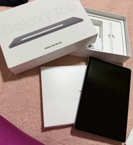 Vendo Tablet Samsung S10 Lite 256G/8GB RAM  -garantia até 04/2027