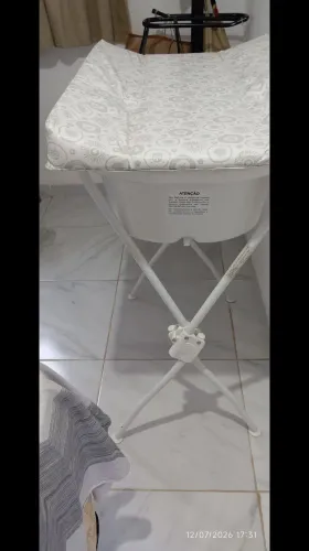 Banheira com suporte e trocador muito bem conservada
