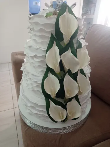 Bolo feike 4 andares com base