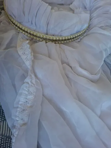 Dossel branco com pérolas