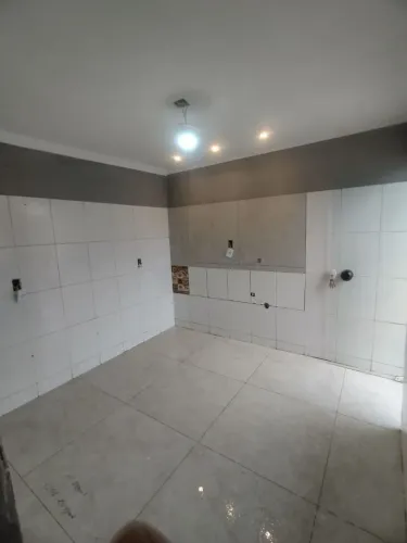Casa aluga incluindo água e luz entrada independente