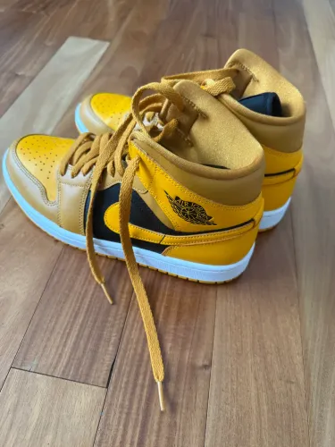 Tênis Jordan 1 Mid Taxi 