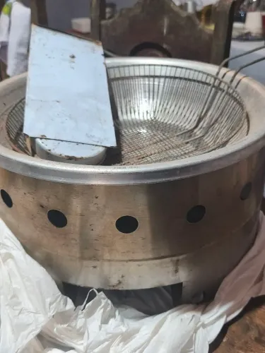 Fritadeira a gás em bom estado 