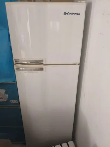 Geladeira Continental c defeito. Freezer ok mais parte de baixo sem refrigerar