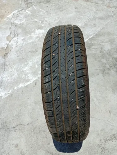 Pneu 175 70 13 usado menos de 2 meses. Só 160,00