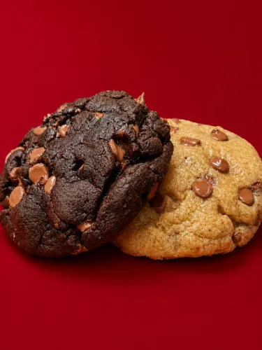 Cookie de cacau recheio de brigadeiro