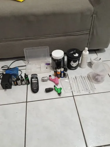 Kit completo para tatuador com duas máquinas 