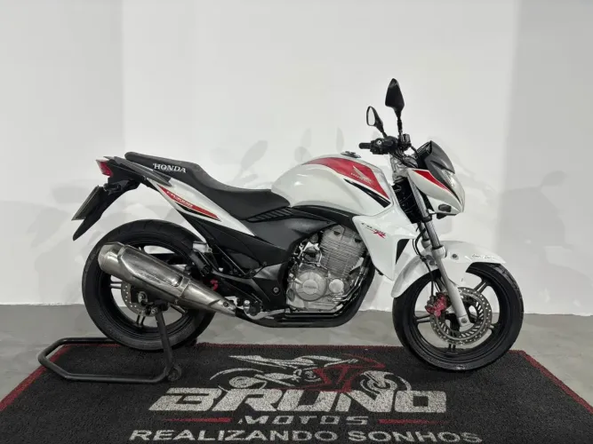 CB 300 CILINDRADAS 2012