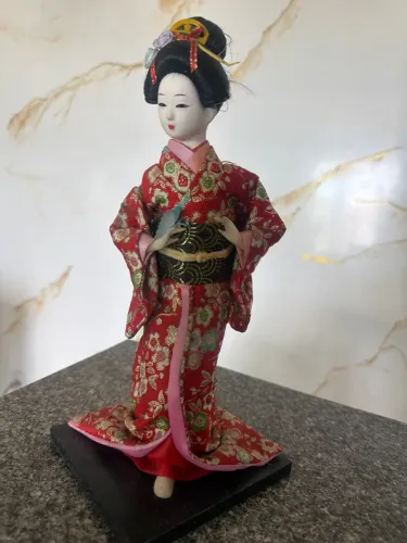Boneca japonesa para decoração 