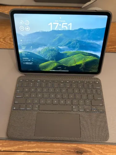 iPad Pro M1 11" 128GB + Teclado Logitech Combo Touch