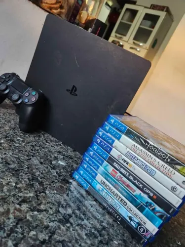 PS4 Slim 500gb + 10 Jogos e 1 controle novo