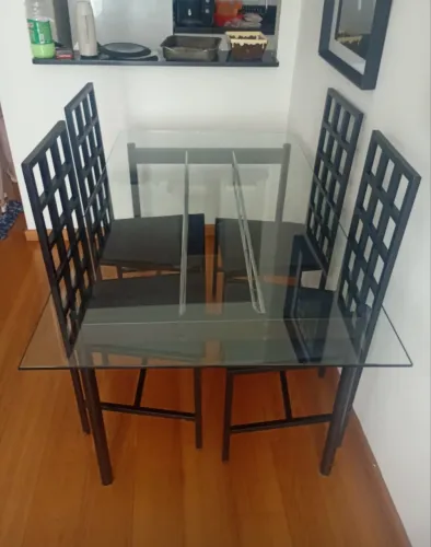 MESA 4 LUGARES VIDRO E ESTOFADO