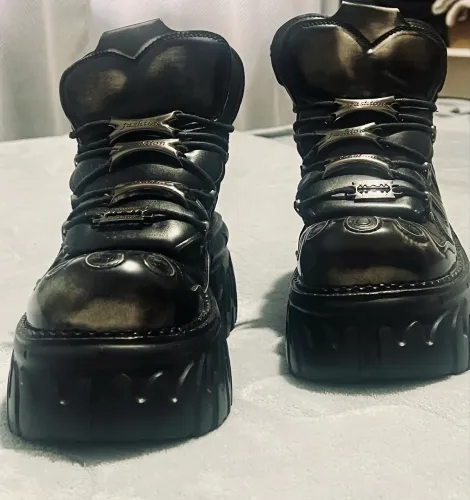 Botas de plataforma pretas com estilo gótico/punk modelo New Rock Fire! TAM. 40