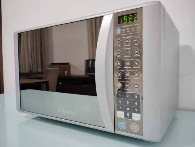 Electrolux 32 litros cor inox 