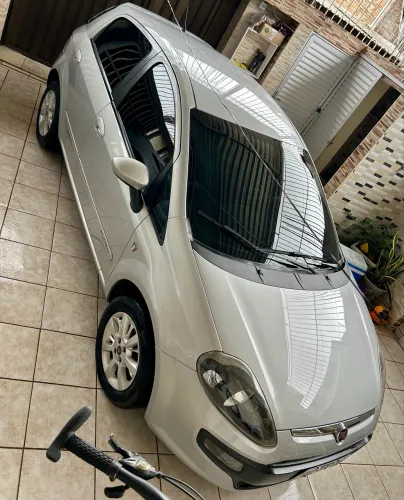 Fiat Punto Attractive 1.4 Fire Flex 8V 5P 2015