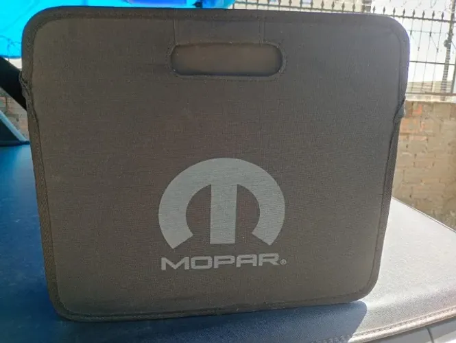 Porta objetos flexível  "Mopar". Nunca usado. 30cm. Altura. 36 de largura  60 cm comprimen