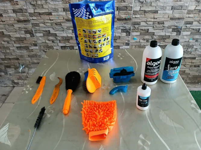 Kit Profissional de Limpeza de Bike - 6 Escovas + Desengraxante, Lava Bike e Cera