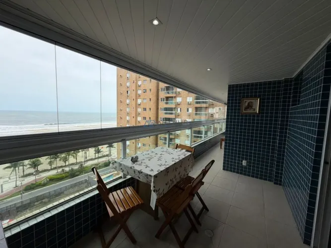 Apartamento à venda em Praia Grande no Canto do Forte com excelente localização