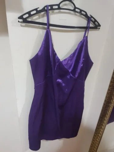 Roupa de Brecho ( Vestido em Cetim com forro )