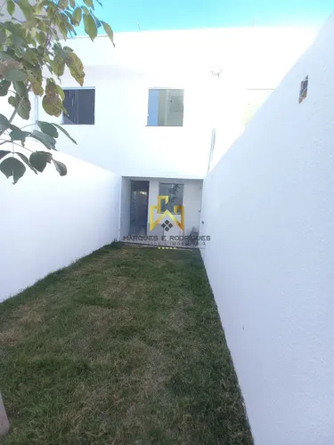 Maravilhosa casa geminada duplex no bairro Jardim Leblon.